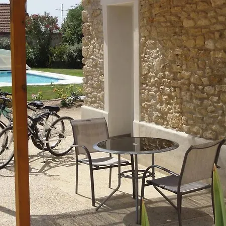 Apartmán Petit Studio Avec Piscine Pour 2 *